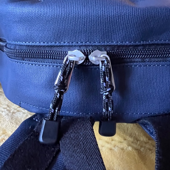 STATE Backpack Navy *EUC* - Picture 3 of 8